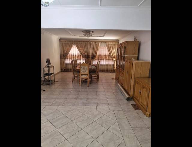 4 BEDROOM HOUSE FOR SALE IN SILVERGLEN